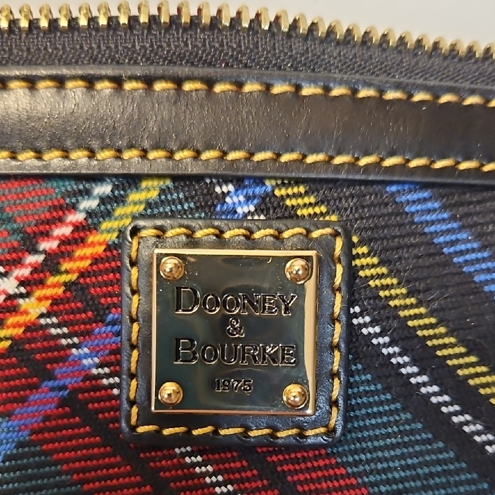 DOONEY & BURKE TARTAN NAVY & GREEN PLAID WRISTLET  NEW WITH TAGS - Picture 5 of 5